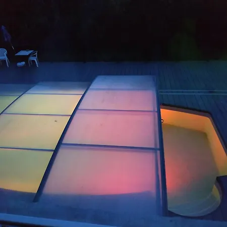 Chaleureux A Avec Piscine Partagee Lejlighed
