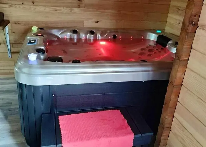 Chaleureux à Louâtre Avec Piscine Partagée