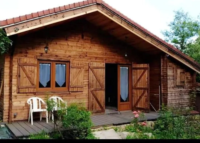 Chaleureux à Louâtre Avec Piscine Partagée *